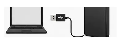 Hard disk esterno collegato a un PC tramite cavo USB